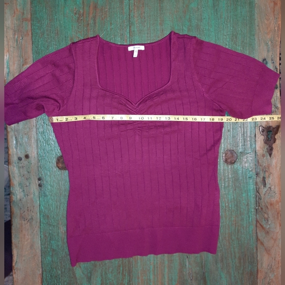 Maurices Sweetheart neckline fuschia Sweater size large excellent used condition - Picture 6 of 8